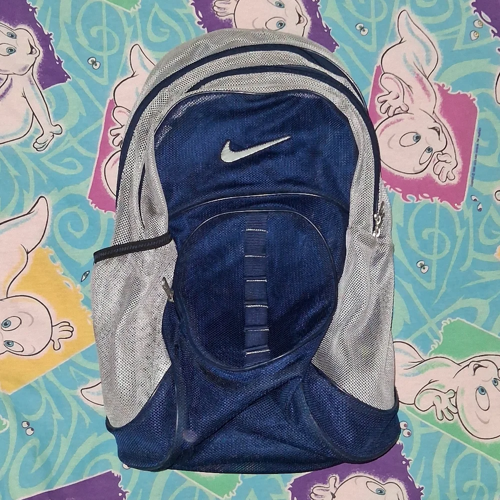 nike backpack hole Zone 2023 It has a separate padded laptop compartment to help keep your tech safe and organised Nike Track Backpack (27L)